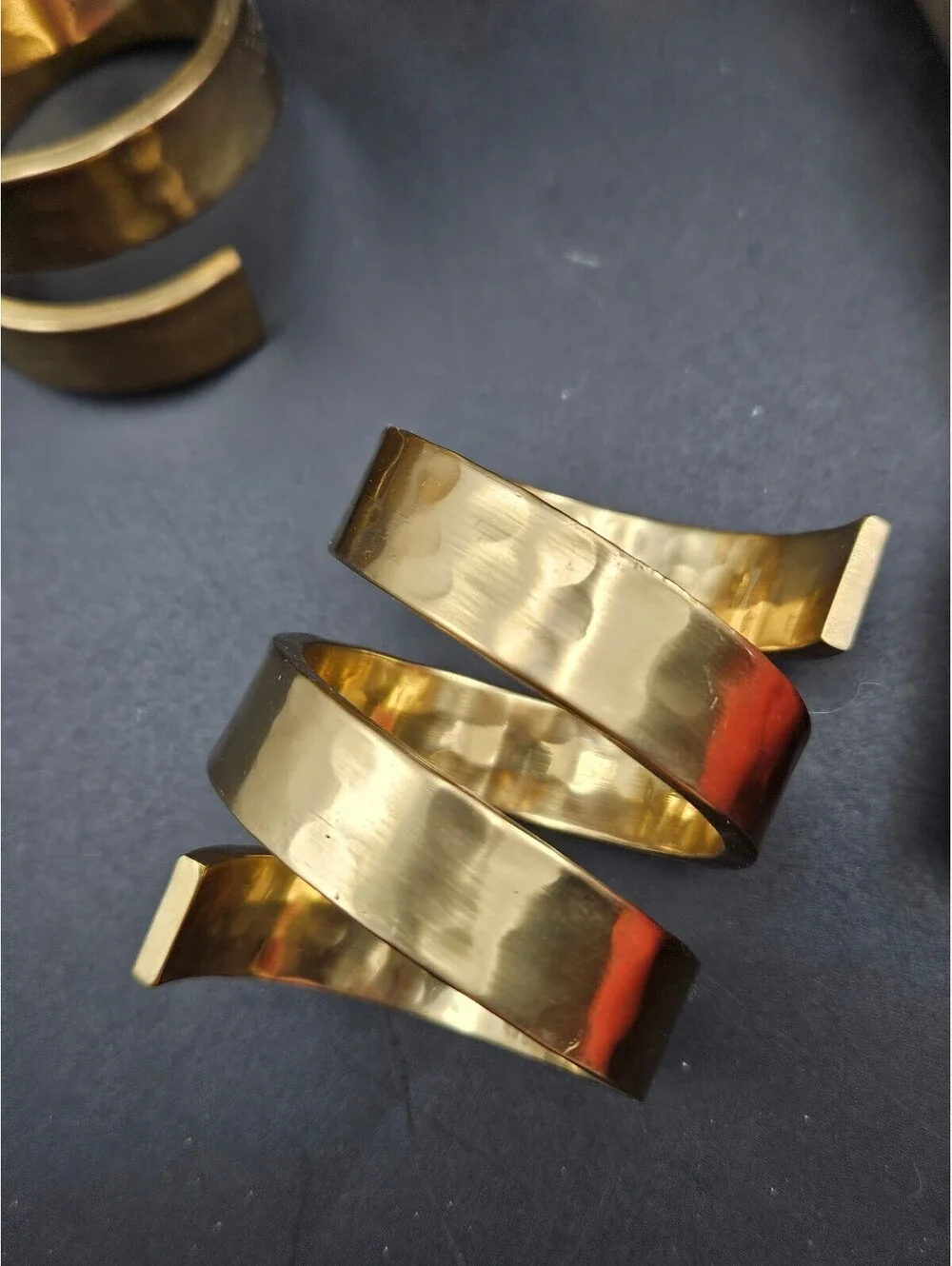 Set of 4 Spiral Hammered Brass Napkin Rings and 4 Red Napkins